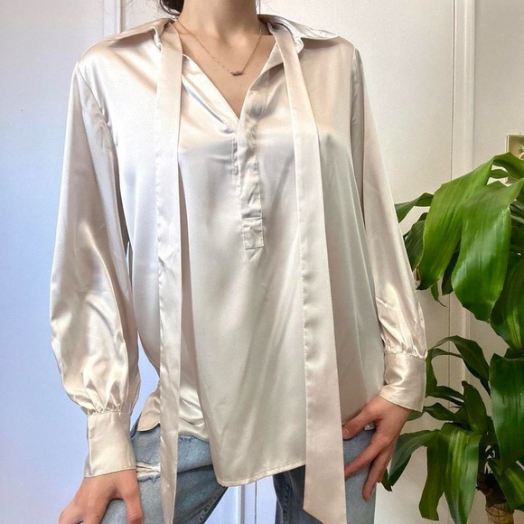 Banana Republic Silky Ivory Long Sleeve Blouse  🤍 - Picture 2 of 8